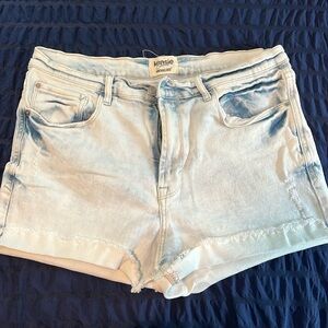 Kensie Vintage Luxe Cuffed Light Wash Jean Shorts